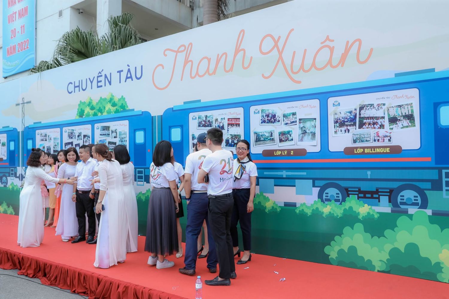 Backdrop Chuyến Tàu Thanh Xuân tại sân trường
